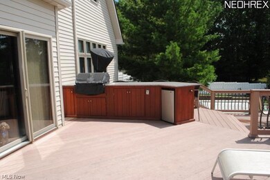 Built-in grill w/granite countertop & refrigerator.