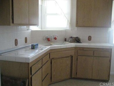 BRIGHT SUNNY KITCHEN