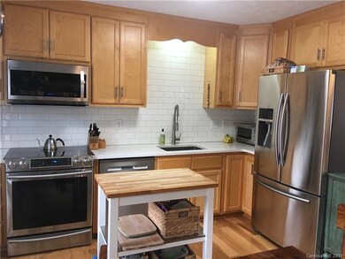 Stainless steel appliances and subway tile backspl