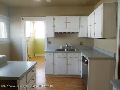 906 Princeton Ave, Lansing, MI 48915 - photo 6