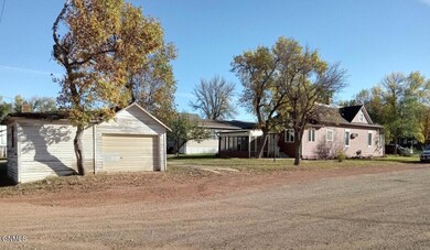 301 3rd St NE, Belfield, ND 58622 - photo 2