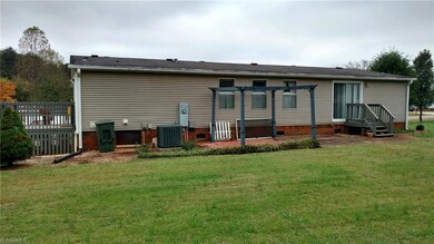 112 Rivergreen Dr, Statesville, NC 28625 - photo 4