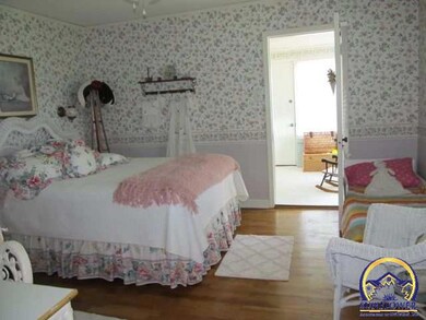 2042 SW Birchwood Ln, Topeka, KS 66604 - photo 5