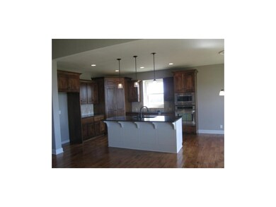 9726 Carbondale St, Lenexa, KS 66227 - photo 3