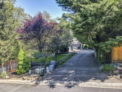 3136 Tanner Park Dr, Eugene, OR 97405 - photo 2