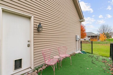 4-web-or-mls-9499 Gander Ln-4.jpg