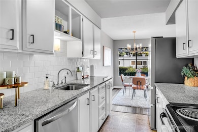 2562 Thorndyke Ave W unit 104, Seattle, WA 98199 - photo 6