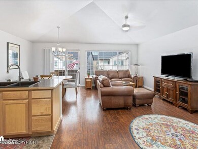 11-Living Room_IMG_2381