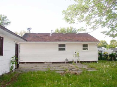 1833 Welshire Dr, Davenport, IA 52806 - photo 2