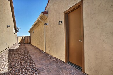 8146 W Cinder Brook Way-large-003-008-Si