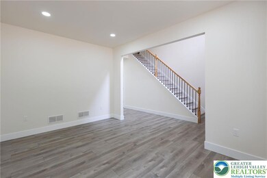 Extra room. Dinning or office