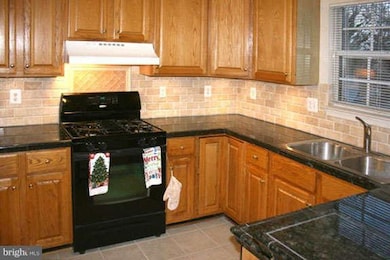 13185 Dashco Way, Herndon, VA 20171 - photo 6