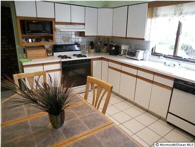 11 Crystal Ct, Middletown, NJ 07748 - photo 2