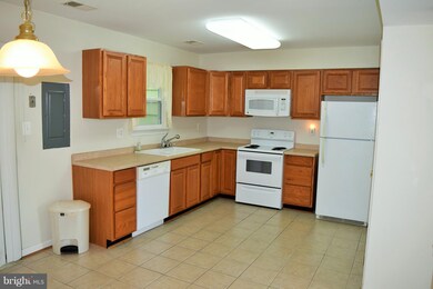 8625 Ashby Ct, Marshall, VA 20115 - photo 4