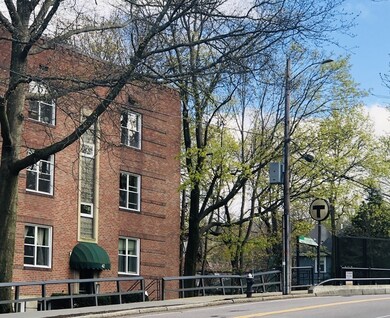 150 Beaconsfield Rd unit 6, Brookline, MA 02445 - photo 2