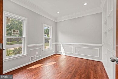 8005 Lake Pleasant Dr, Springfield, VA 22153 - photo 3