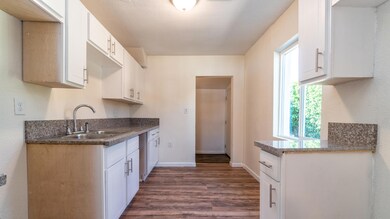 3111 W Cypress St-8