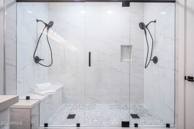 27-web-or-mls-3719 E Mitchell Dr - 27
