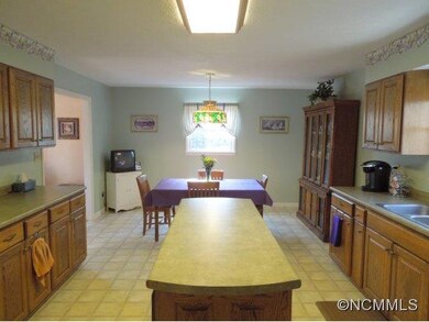 Kitchen Dining Area