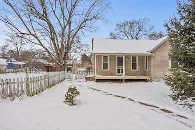 319 E Grant St, Monticello, IL 61856 - photo 2