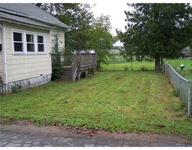 Yard/Garden. Side Yard