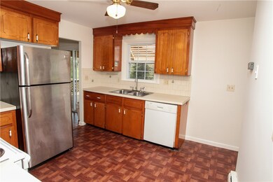 7 Smithfield Dr, Middletown, RI 02842 - photo 2