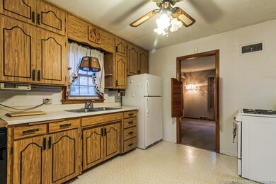 1940 N Poplar St, Waukegan, IL 60087 - photo 3