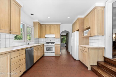 70 Valleywood Rd, Cos Cob, CT 06807 - photo 2