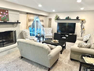 unlisted-address, Darien, IL 60561 - photo 5