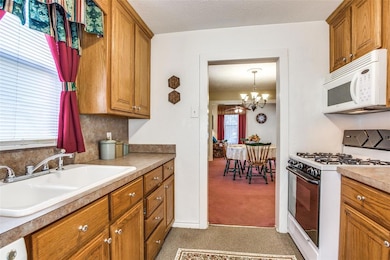 220 W Heron St, Denison, TX 75020 - photo 6