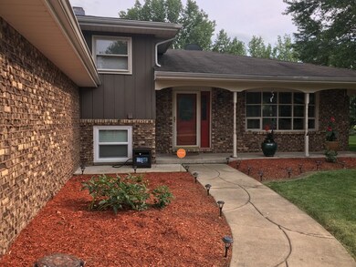 29W069 Schillinger Dr, Naperville, IL 60564 - photo 2