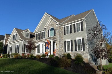 1045 Manor Dr, Mountain Top, PA 18707 - photo 2