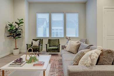 138 Knights Bridge Park Ln, Houston, TX 77018 - photo 4