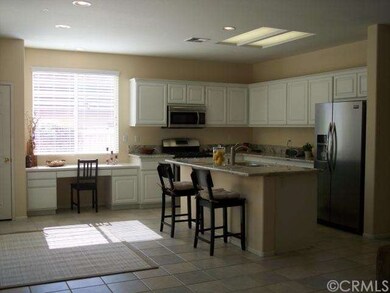 Huge Kitchen with all new Appliances, Granite Coun