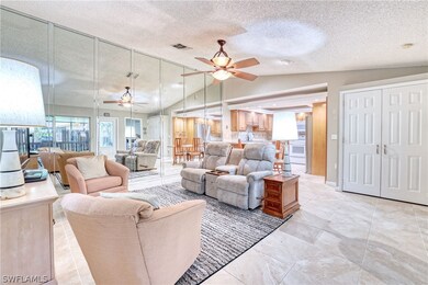 Spacious Great Room With Vaulted Ceiling - Furnitu