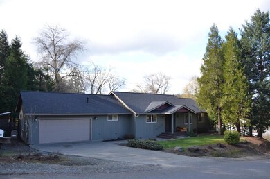 150 Curtis Dr, Grants Pass, OR 97527 - photo 2