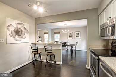 10206 Roberts Common Ln, Burke, VA 22015 - photo 7