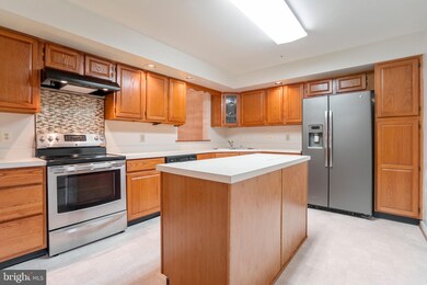 6115 Gothic Ln, Bowie, MD 20720 - photo 7