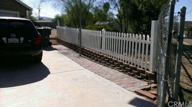 entry and nice retaining wall