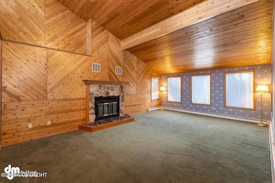 Livingroom w/BEAUTIFUL Woodwork