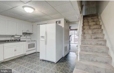 3204 Tartarian Ct, Halethorpe, MD 21227 - photo 3