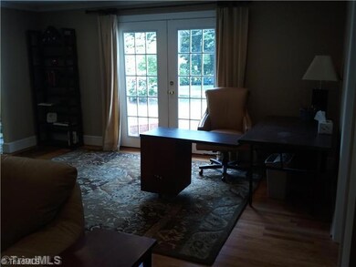 Studio/Study/Office.