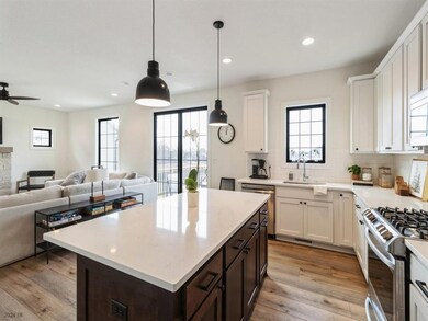 395 S 91st St, West Des Moines, IA 50266 - photo 5