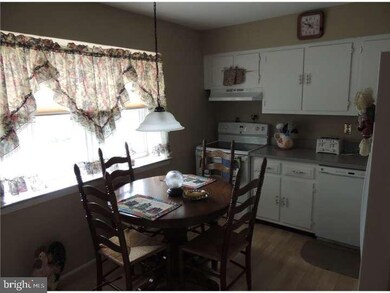 1101 Silver Ct, Hamilton Square, NJ 08690 - photo 3