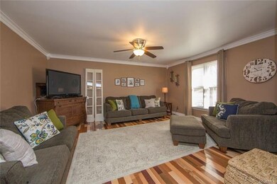 Family Room with Crown molding