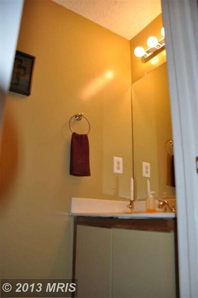 13974 Big Yankee Ln, Centreville, VA 20121 - photo 4