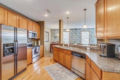 10808 Hawthorn Trail unit A, Woodbury, MN 55129 - photo 2