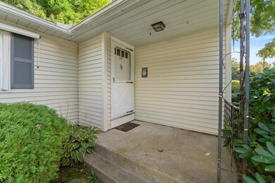 12 Wayne Ct, Holyoke, MA 01040 - photo 3
