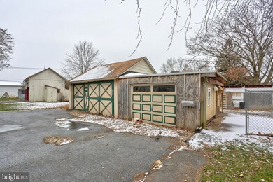 22 S State St, Brownstown, PA 17508 - photo 4