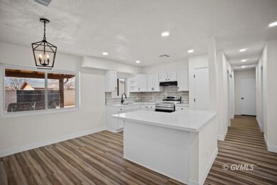 Dining/Kitchen